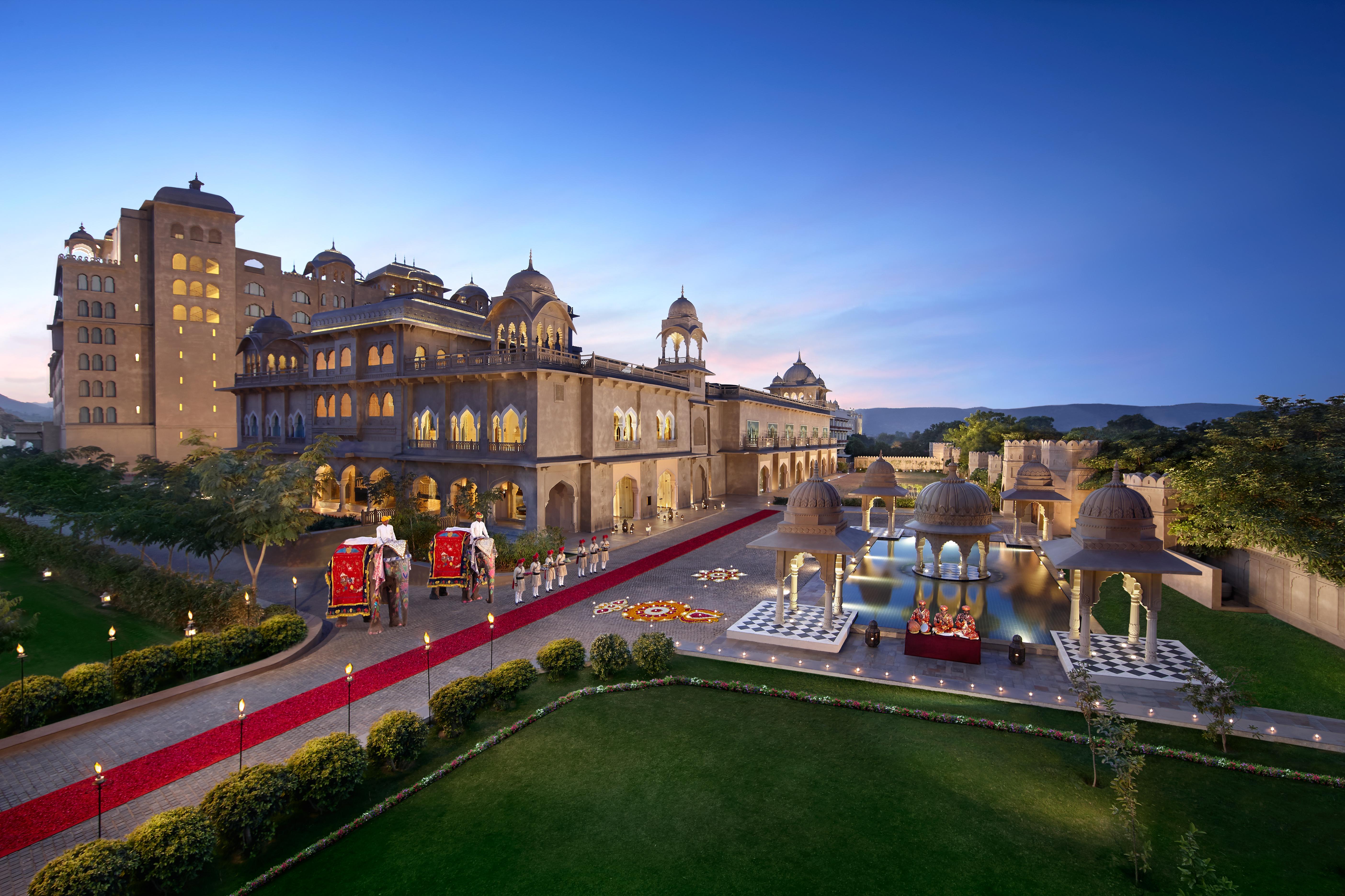 Fairmont Jaipur Otel Dış mekan fotoğraf The Oberoi Udaivilas Palace